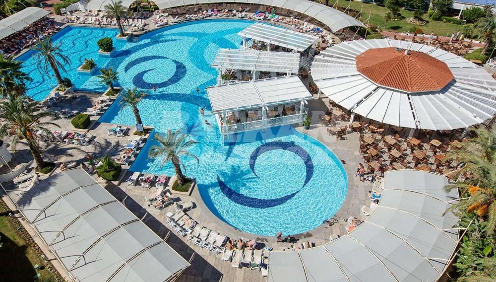 почивка в Crystal Admiral Resort