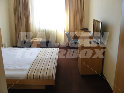 holiday in Phoenix Arad