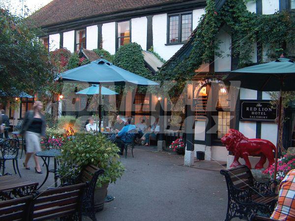 почивка в  Best Western Red Lion
