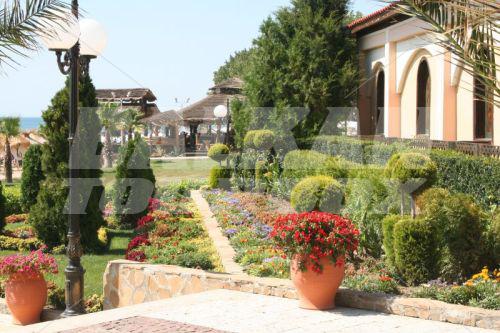 holiday in Elenite Holiday Village