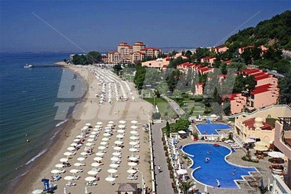 holiday in Elenite Holiday Village