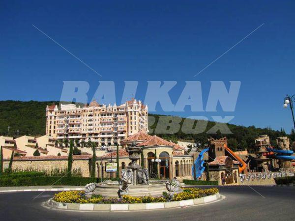 holiday in Elenite Holiday Village