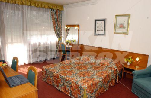 holiday in I Hotel
