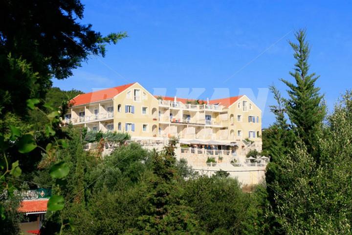 holiday in Almyra