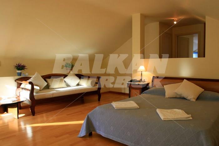 holiday in Almyra