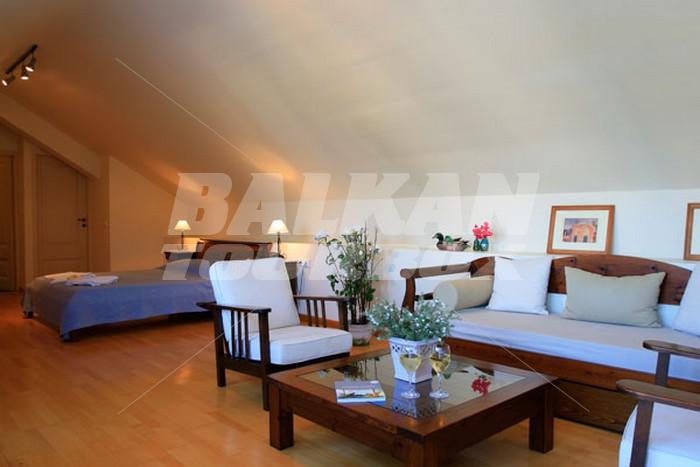 holiday in Almyra