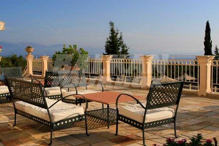 holiday in Almyra