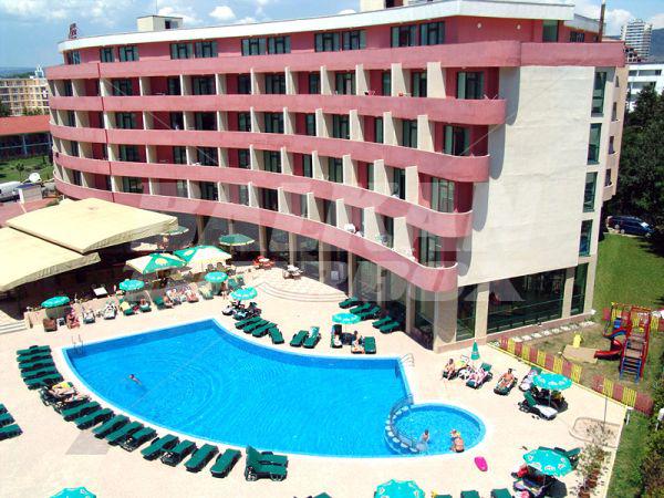 holiday in Mena Palas