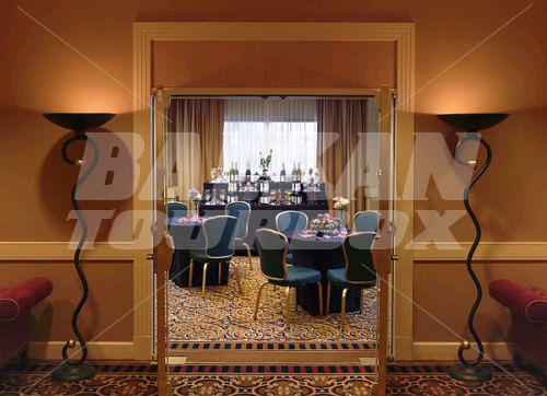 почивка в New York LaGuardia Airport Marriott