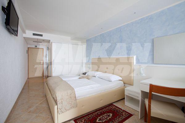 holiday in Mimosa - Maslinica Resort