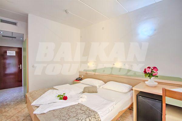 holiday in Mimosa - Maslinica Resort