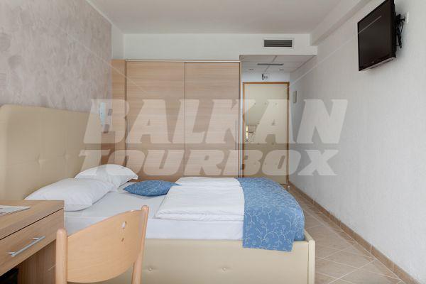 holiday in Mimosa - Maslinica Resort