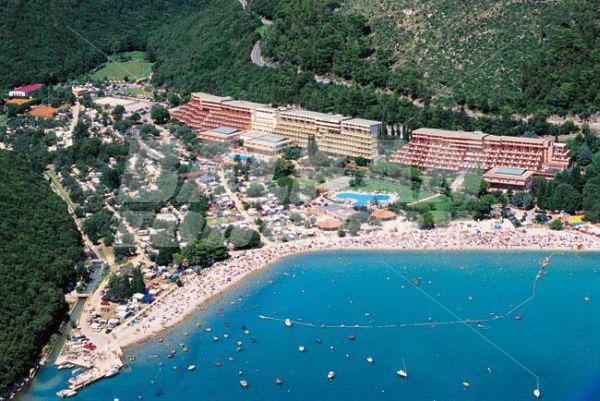 holiday in Mimosa - Maslinica Resort