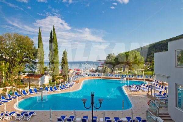 holiday in Mimosa - Maslinica Resort