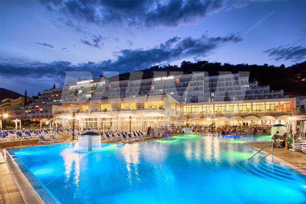 holiday in Mimosa - Maslinica Resort